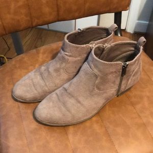 Arising ankle boots